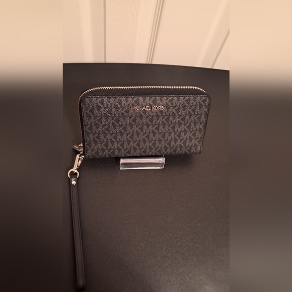 Michael Kors Jet Set Large Signature Logo Smatphone Wallet NWT - Picture 2 of 6